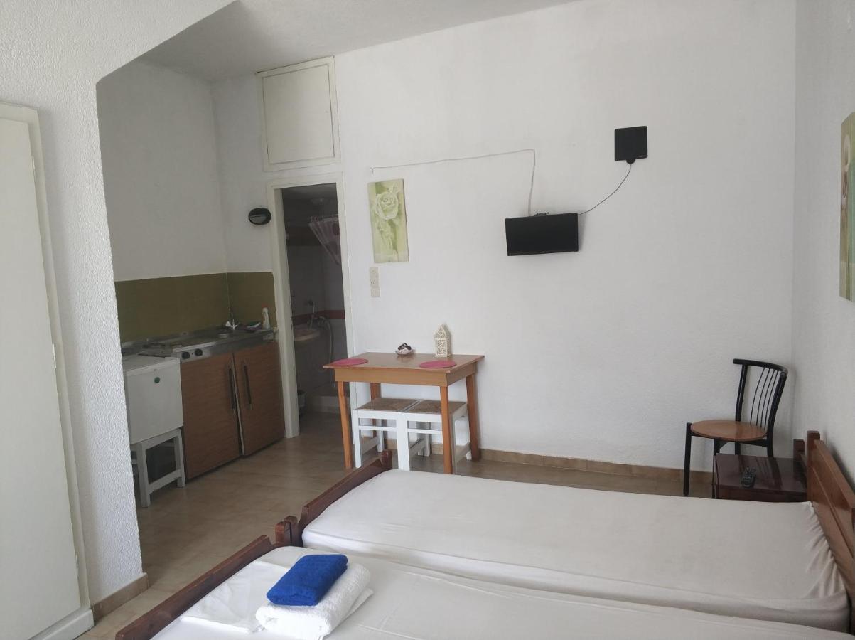 Rania Studios Poros Town Zimmer foto